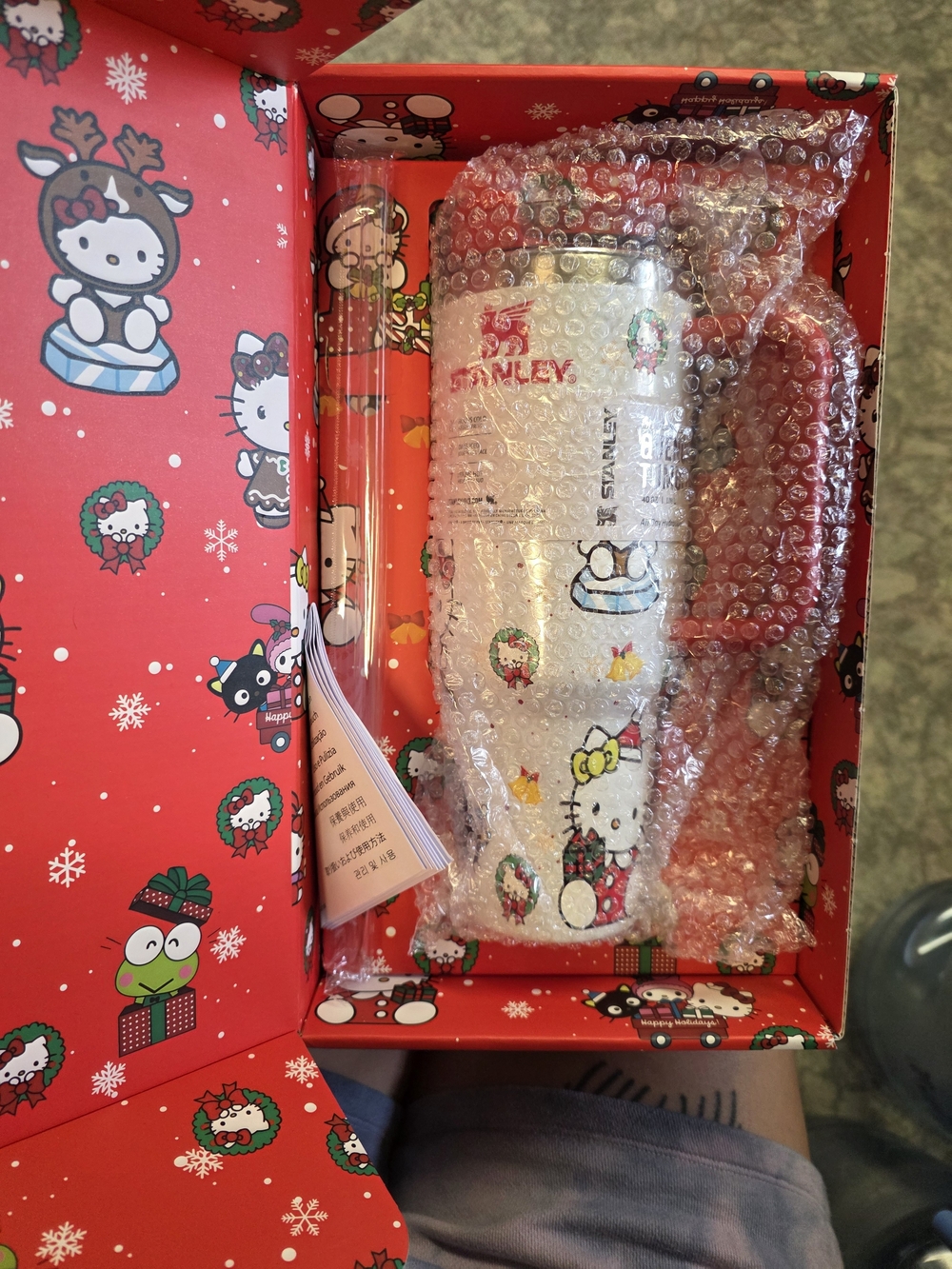 Hello Kitty Christmas 40 Oz Stanley - Picture 2 of 7